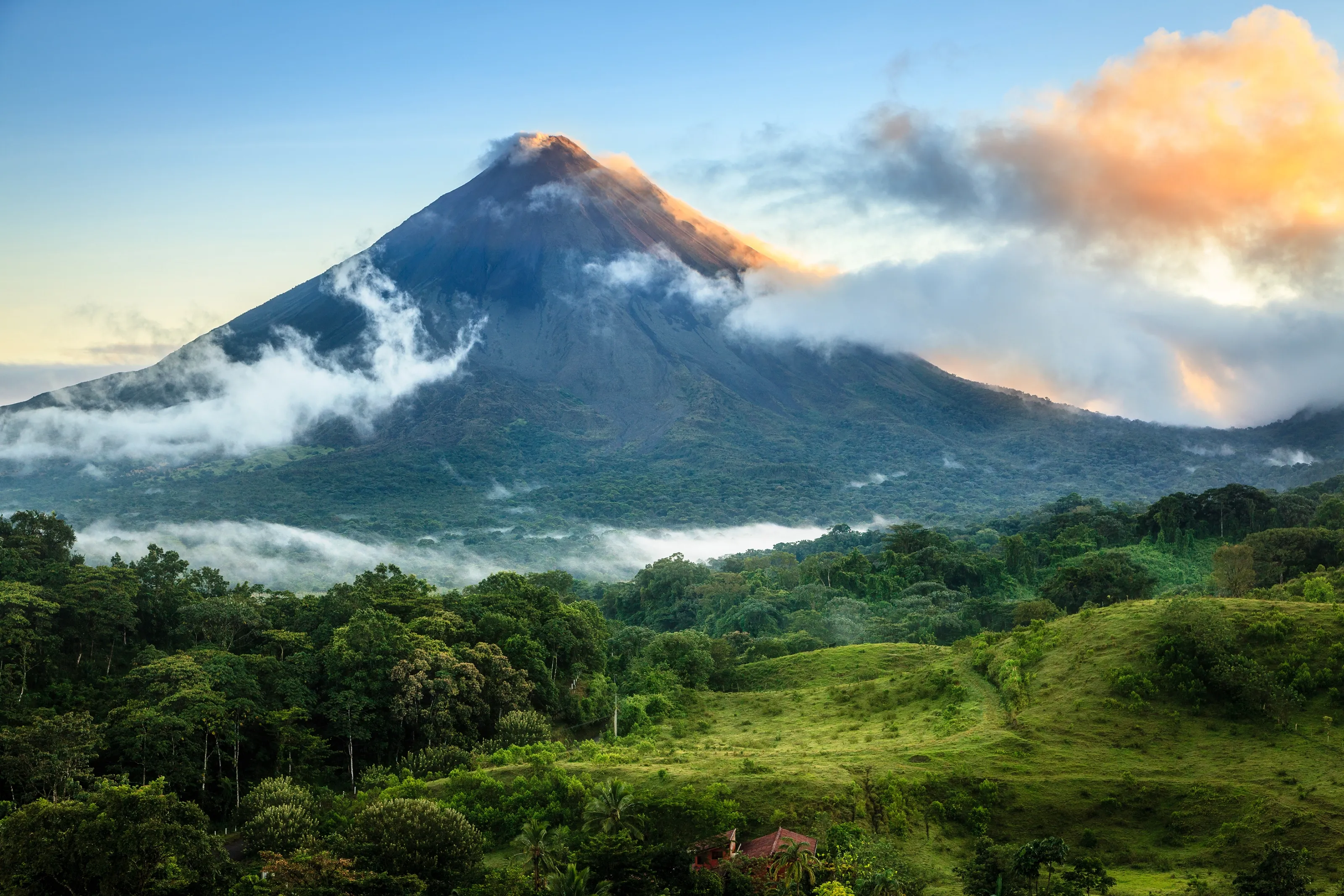 ArenalVolcanoCostaRica.webp